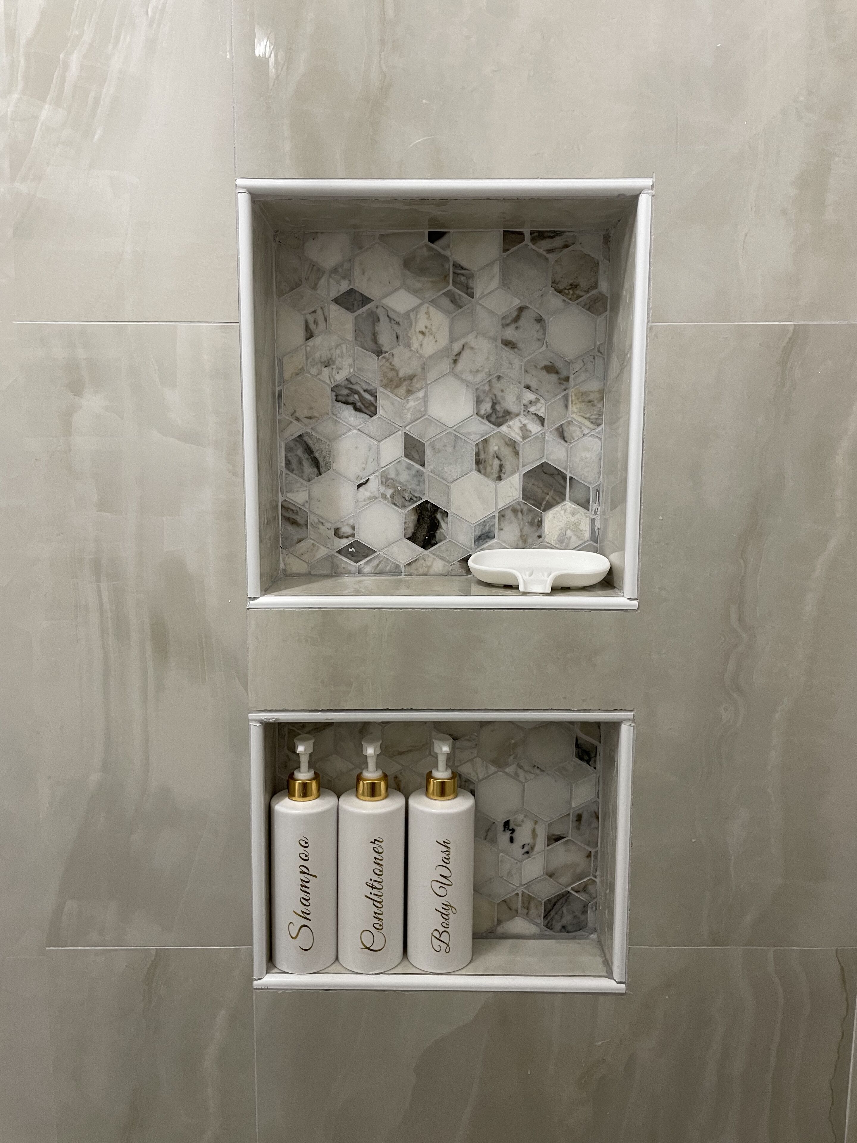 Hair dryer, towels, shampoo, toilet paper