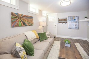 House, Multiple Beds, Patio, Garden View (1536 10th Ave - Group) | Living area