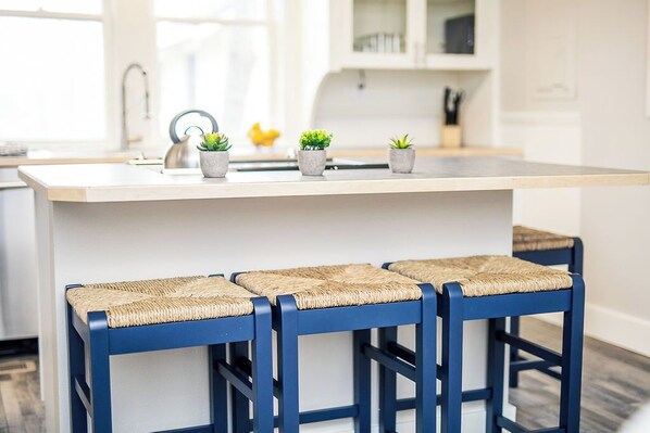 Hus, flere senger, terrasse, hageutsikt (1536 10th Ave - Group) | Eget kjøkken | Kjøleskap, mikrobølgeovn, ovn og kokeplater