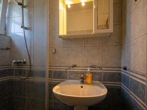 Apartment | Bathroom - One Bedroom Apartment in Pasman (Pasman)
