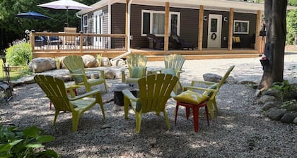 Peninsula Perch: Water & Trails