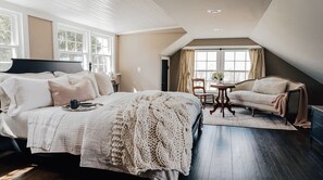 2 bedrooms, desk, iron/ironing board, travel cot