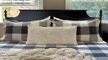 2 bedrooms, desk, iron/ironing board, travel crib