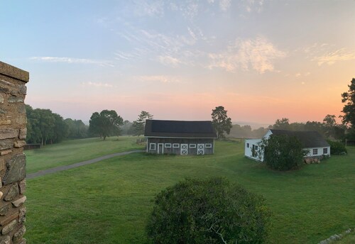 Owl's House: A Cozy Farm Stay in the Heart of "Mystic Country," SE Connecticut