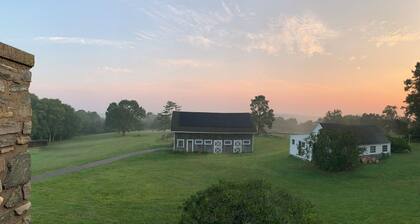 Owl's House: A Cozy Farm Stay in the Heart of "Mystic Country," SE Connecticut