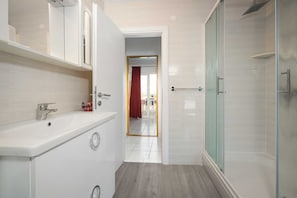 Apartment | Bathroom