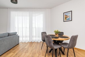 Lägenhet Comfort - balkong | Matservice på rummet