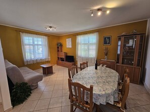 Apartment | Dining