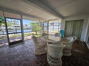 屋外ダイニングエリア