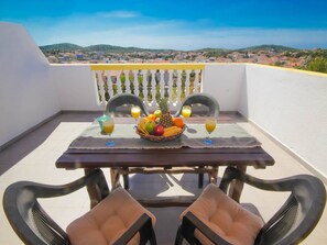 Apartment | Balcony - Two Bedroom Apartment in Dalmatia (Tisno)