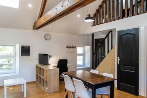 Dining - Gîte on a farm with animals, near Arromanche-les-bains, 2 km from the sea (Ryes)