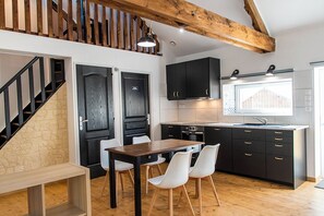 ثلاجة، ميكروويف، فرن، موقد طهي مسطح