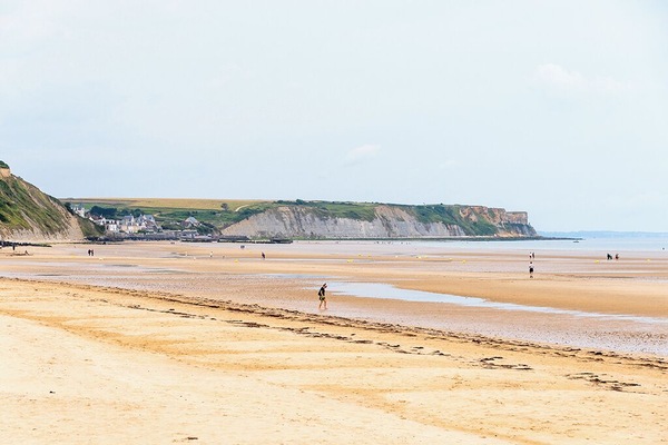 Ligstoelen aan het strand