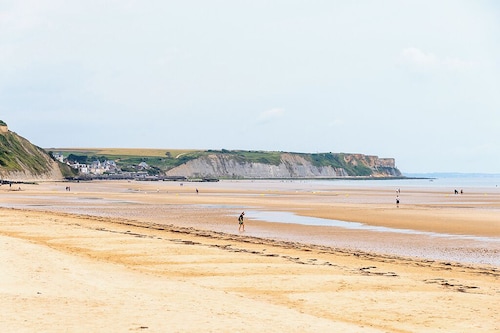 Gîte on a farm with animals, near Arromanche-les-bains, 2 km from the sea