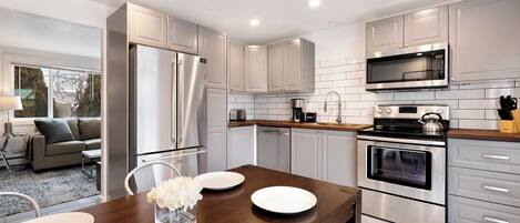 Townhome, Multiple Beds, Patio, Garden View | Private kitchen