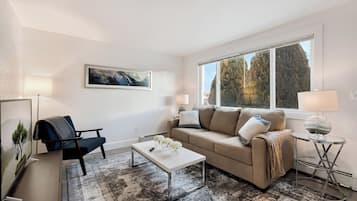 Townhouse, Beberapa Tempat Tidur, patio, pemandangan kebun (1751 E 16th St Loveland (1751 & 1755)) | Area keluarga | Televisi layar datar 50-inci dengan saluran TV digital