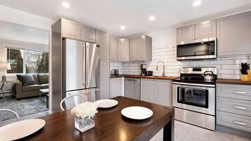 Townhome, Multiple Beds, Patio, Garden View | Private kitchen | Fridge, microwave, oven, stovetop