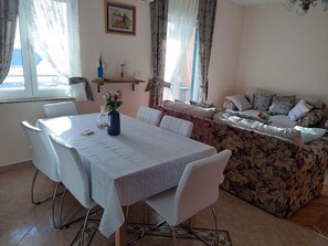 Apartment | Tempat makan