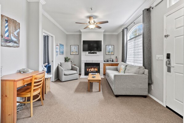 Smart TV, fireplace