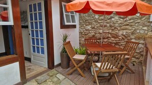 Outdoor dining - Casa Verde, the most charming house in the Historic Center of Paraty! (Centro Histórico Paraty)