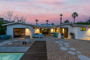 House | 3 bedrooms, desk, Internet - Luxury 4-bedroom Home With Pool Spa Stunning Mountain Views (Palm Springs)