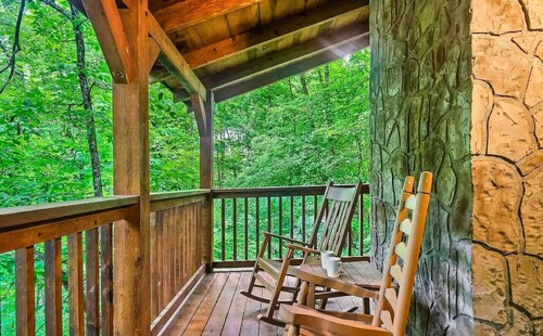 Hunter Hills Haven - Secluded Luxe Cabin Getaway With Mountain Views Spa Hot Tub Game Room