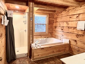 3 bedrooms, desk, Internet - Hunter Hills Haven - Secluded Luxe Cabin Getaway With Mountain Views Spa Hot Tub Game Room (Sevierville)