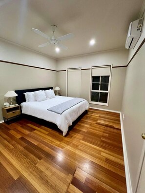 4 Schlafzimmer, Bügeleisen/Bügelbrett, kostenloses WLAN, Bettwäsche