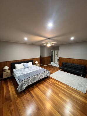 4 bedrooms, free WiFi, bed sheets - Rustic Farm House Stay- Bendigo w/ pool and spa. Pet Friendly! (Bagshot)