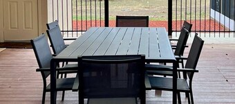 Rustic Farm House Stay- Bendigo w/ pool and spa. Pet Friendly!