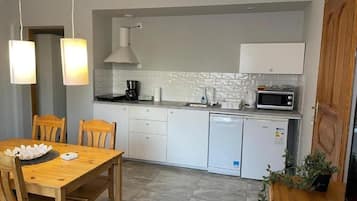 Kühlschrank, Mikrowelle, Geschirrspüler