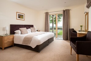 7 chambres, fer et planche à repasser, lit parapluie, Wi-Fi