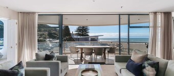 Oceanfront Apartment: Beach, Downtown & 2 carparks