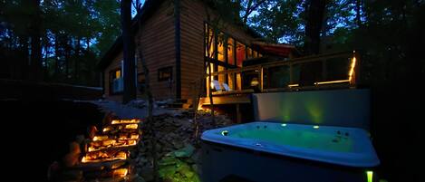 Outdoor spa tub
