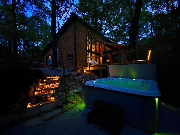 Outdoor spa tub