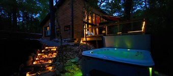 Cedar Hill Cabin 2 bed 2 bath cabin in the Ozarks • Hot Tub •