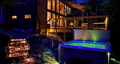 NEW! 2 bed 2 bath cabin in the Ozarks • Hot Tub •