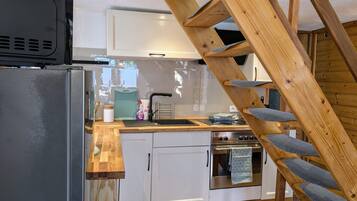 Kühlschrank, Mikrowelle, Herdplatte, Geschirrspüler