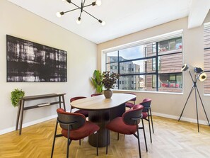 Dining - Spacious Apartment with Balcony in Tech City (Greater London)