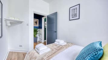 2 bedrooms, iron/ironing board, WiFi, bed sheets