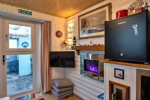 Chalet | Interior - Chalet in Tintagel With Stunning Sea Views (Tintagel)