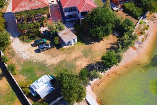 Studio in Dinjiska on the Beachfront