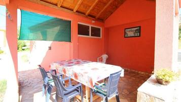 Apartment | Outdoor dining