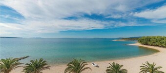Studio in Dinjiska on the Beachfront