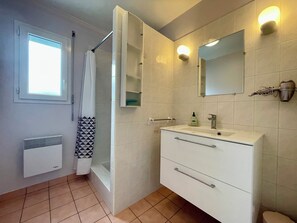 Haartrockner, Seife, Toilettenpapier