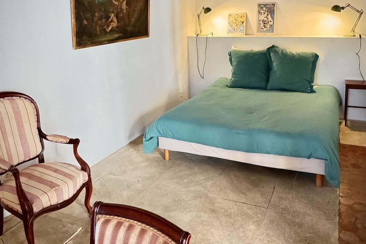 Comfort Apartment, Ensuite, Courtyard View
