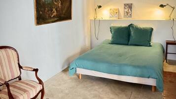 Comfort appartement, en-suite badkamer, uitzicht op de binnenplaats | Luxe beddengoed, reisbedje, gratis wifi