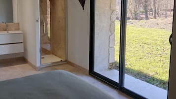 5 slaapkamers, een bureau, reisbedje, gratis wifi