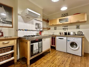 Fridge, oven, dishwasher, coffee/tea maker