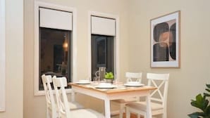Dining - Luxury Townhouse Stay by Megadu (Preston)